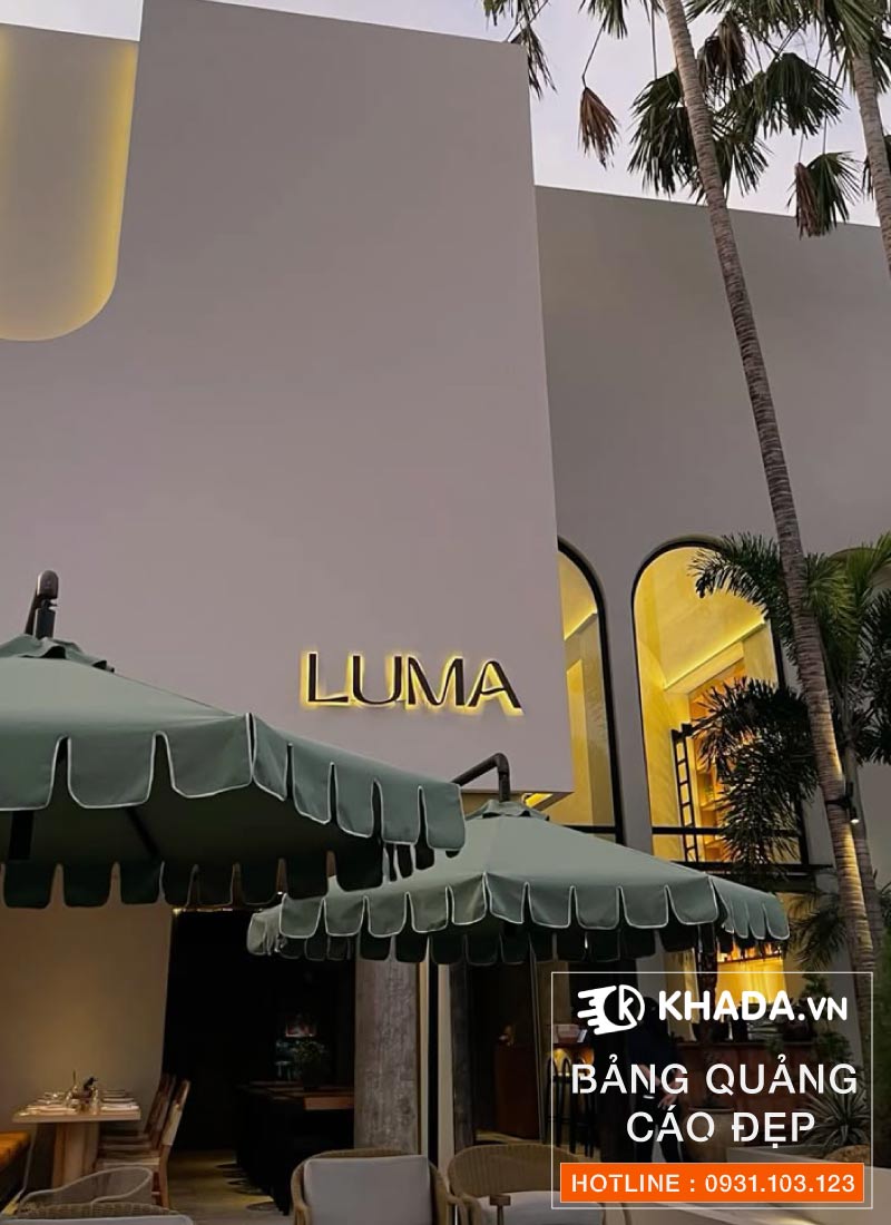 Bảng hiệu quán cà phê phong cách tối giản, sử dụng chất liệu mica hiện đại | Khada Decor