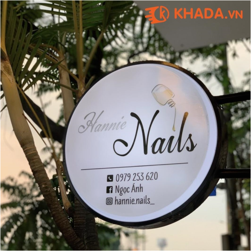 Biển vẫy hộp đèn hút nổi Mica Tiệm nail | Khada Decor