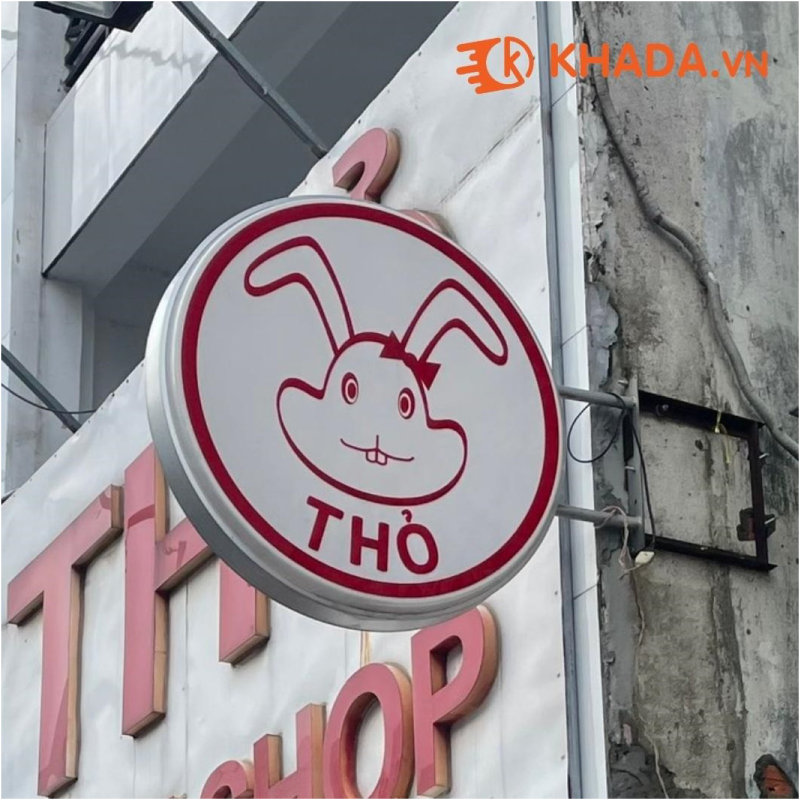 Biển vẫy hộp đèn hút nổi Mica | Khada Decor