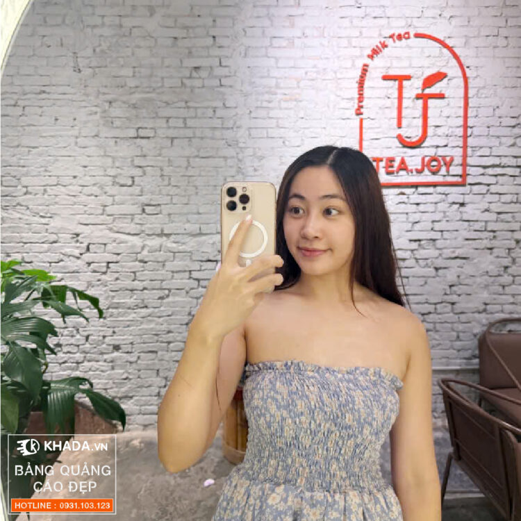 Góc check in kết hợp logo thương hiệu xịn xò | Khada Decor