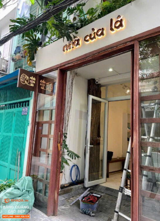 Nhận Diện Thương Hiệu với Xu Hướng Bảng Hiệu Chữ Nổi Sắt Thép Sơn Rỉ Sét Độc Đáo