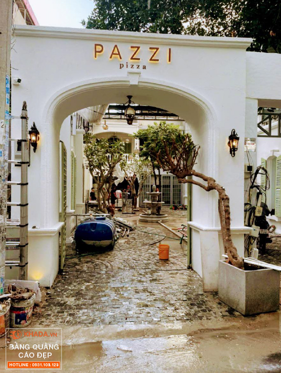 Chữ nổi sơn rỉ sét kết hợp led hắt sáng | Khada Decor 