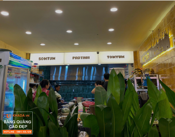 Hộp đèn mica chữ sơn rỉ sét tên món ăn | Khada Decor