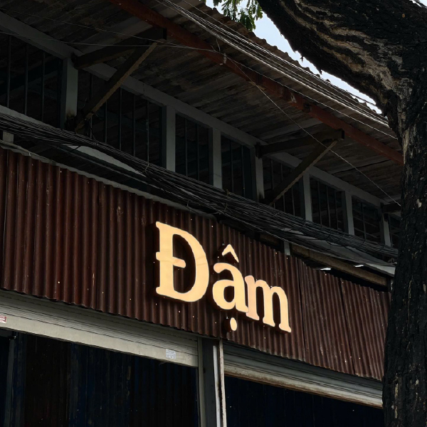 Xu Hướng Decor Quán Cafe Bằng Tôn Sơn Rỉ Sét Độc Đáo & Thu Hút