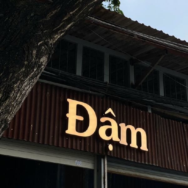 Xu Hướng Decor Quán Cafe Bằng Tôn Sơn Rỉ Sét Độc Đáo & Thu Hút