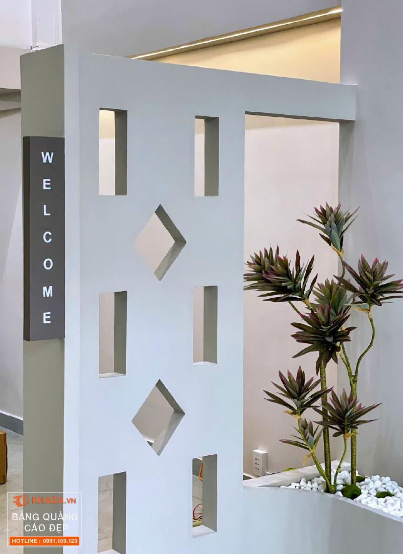 Thi công bảng hiệu salon tóc SEVEN HAIR SALON Quận 7