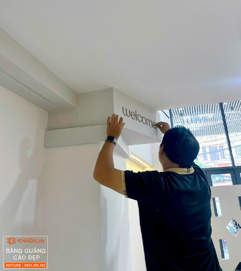 Thi công bảng hiệu salon tóc SEVEN HAIR SALON Quận 7