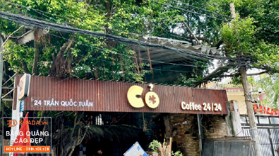 Thi công Chữ rỉ sét kết hợp cùng nền tôn rỉ sét- Cỏ Coffee 24/24
