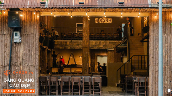 Decor bảng hiệu rỉ sét kết hợp LED vàng ấm quán 3 Sành Plus Quận 10