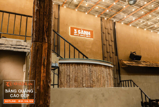 Decor bảng hiệu rỉ sét kết hợp LED vàng ấm quán 3 Sành Plus Quận 10