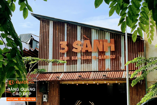 Decor bảng hiệu rỉ sét kết hợp LED vàng ấm quán 3 Sành Plus Quận 10