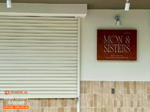 Thi công bảng hiệu rỉ sét cho shop quần áo Mon and Sisters Cần Thơ