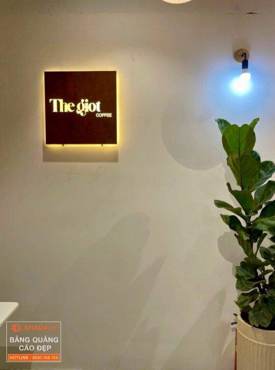 Bảng hiệu sơn rỉ sét gắn đèn The Giọt Coffee x Khada Decor