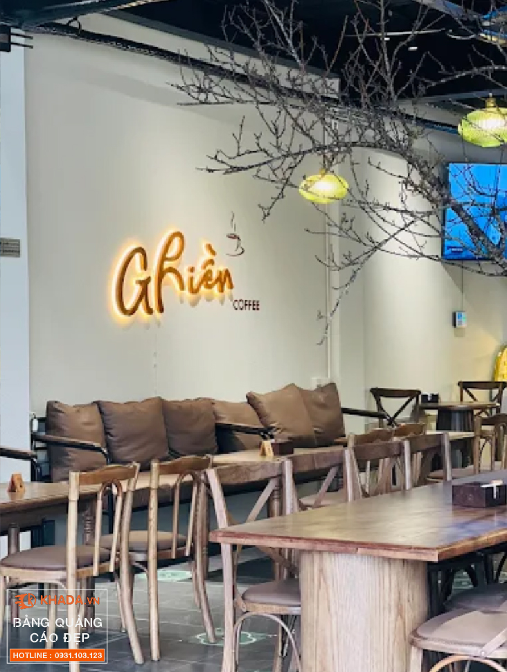 Decor bảng hiệu chữ nổi quán Ghiền Coffee xinh xắn trọn gói