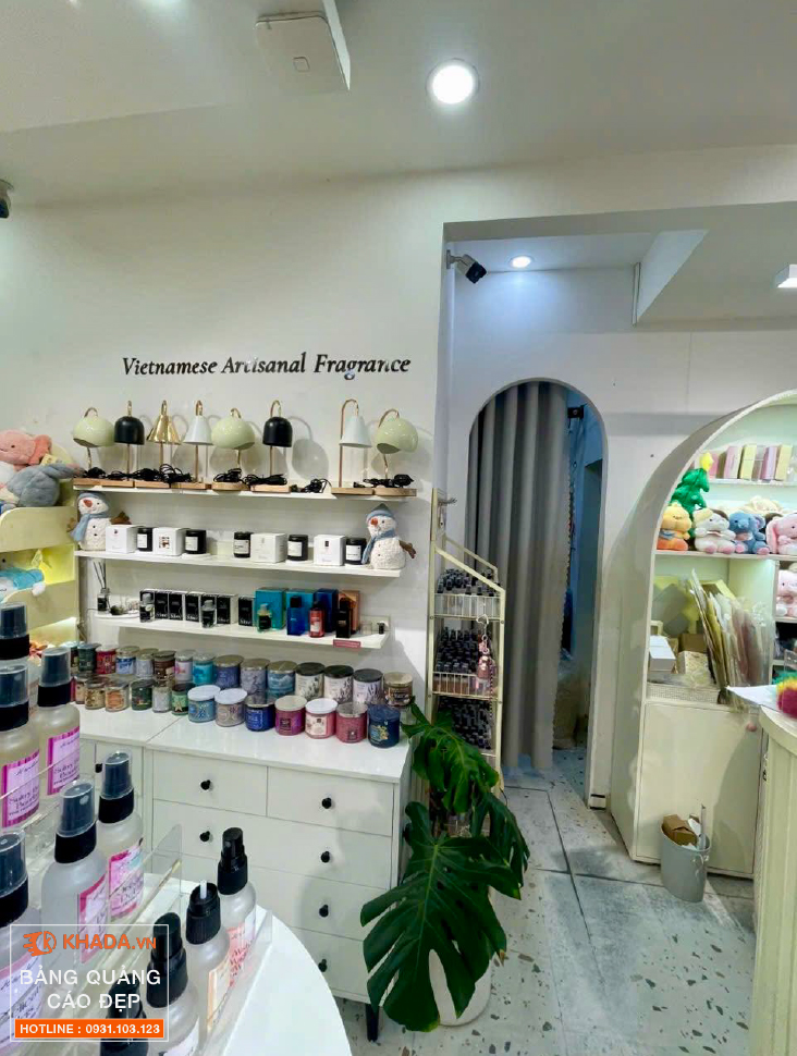 Chữ nổi mica gắn tường Hoalaco.sg x Khada Decor