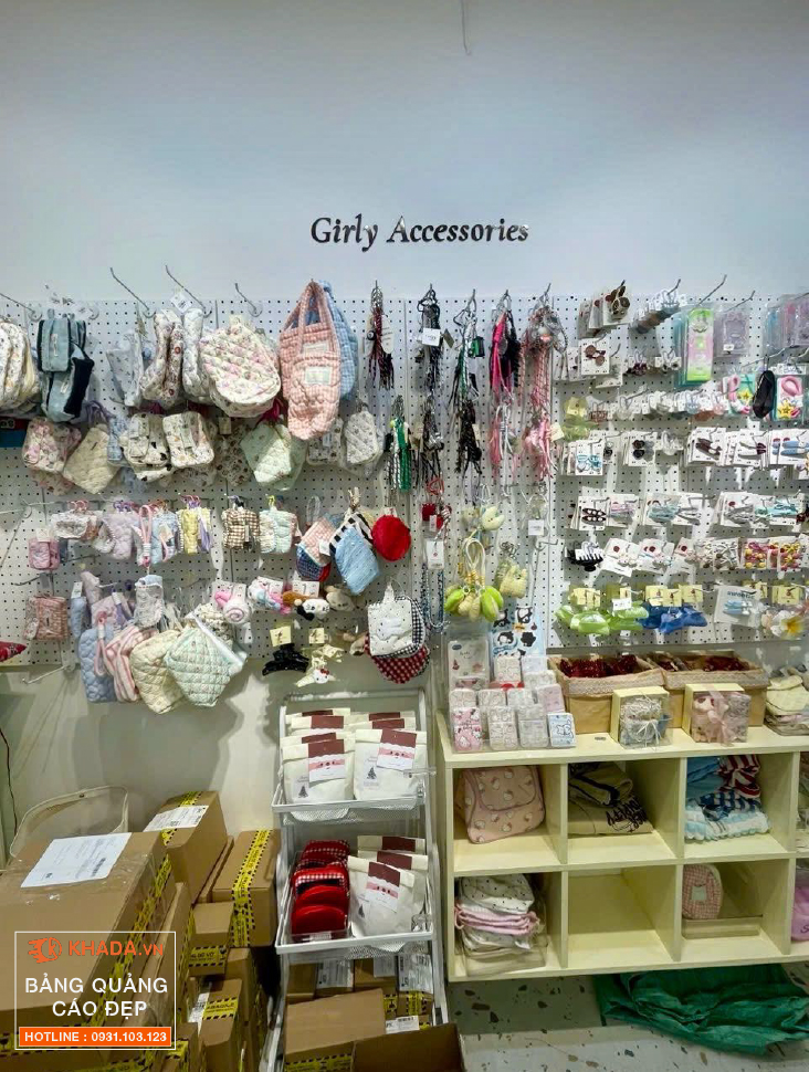 Thi công hộp đèn mica chữ nhật tại TP.HCM Hoalaco.sg x Khada Decor