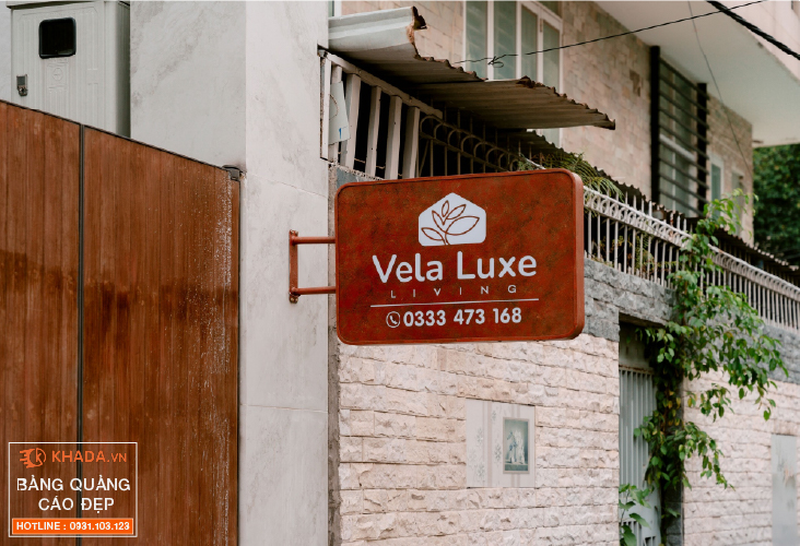 Bảng vẫy chữ nhật mica sơn hiệu ứng rỉ sét | Vela Luxe x Khada Decor