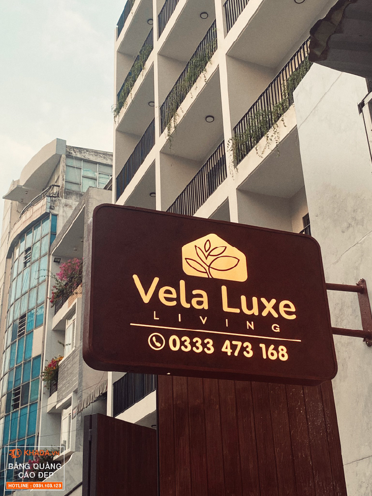 Decor bảng hiệu sơn rỉ sét dành cho dịch vụ lưu trú hiện đại