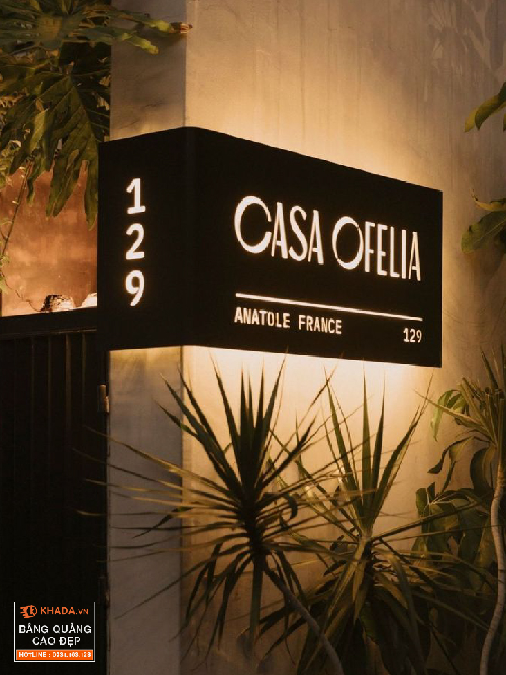 Decor bảng hiệu sơn rỉ sét dành cho dịch vụ lưu trú hiện đại