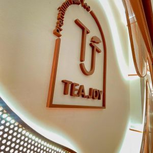 KHADA DECOR – Đối Tác Thi Công Bảng Hiệu Được Tea Joy Tin Tưởng