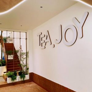 KHADA DECOR – Đối Tác Thi Công Bảng Hiệu Được Tea Joy Tin Tưởng