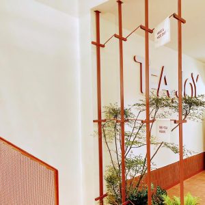 KHADA DECOR – Đối Tác Thi Công Bảng Hiệu Được Tea Joy Tin Tưởng