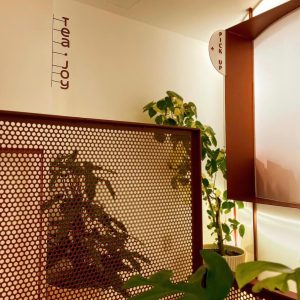 KHADA DECOR – Đối Tác Thi Công Bảng Hiệu Được Tea Joy Tin Tưởng