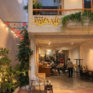 Bảng hiệu hộp đèn hiệu ứng rỉ sét Tiệm Cà Hê Phiên Xắc