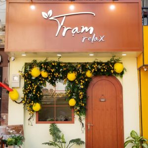 Bảng hiệu chữ nổi sơn rỉ sét Trạm Relax x Khada Decor