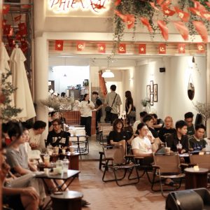 Bảng hiệu hộp đèn hiệu ứng rỉ sét Tiệm Cà Hê Phiên Xắc