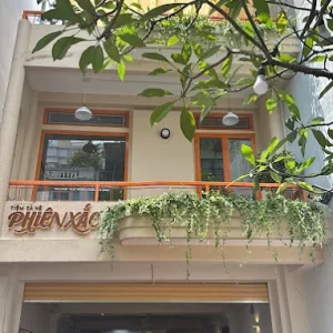 Bảng hiệu hộp đèn hiệu ứng rỉ sét Tiệm Cà Hê Phiên Xắc