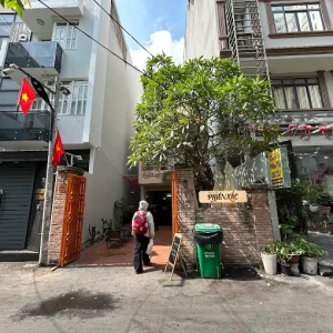 Bảng hiệu hộp đèn hiệu ứng rỉ sét Tiệm Cà Hê Phiên Xắc