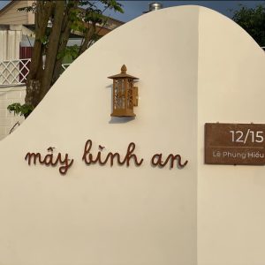 Chữ decor hiệu ứng rỉ sét Mây Bình An homestay Bảo Lộc