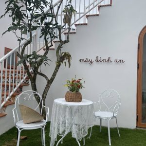 Chữ decor hiệu ứng rỉ sét Mây Bình An homestay Bảo Lộc