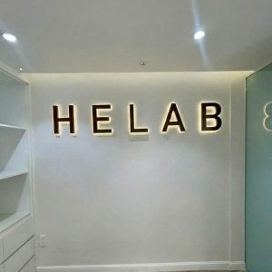 Thi công bảng hiệu chữ nổi công ty TNHH HELAB