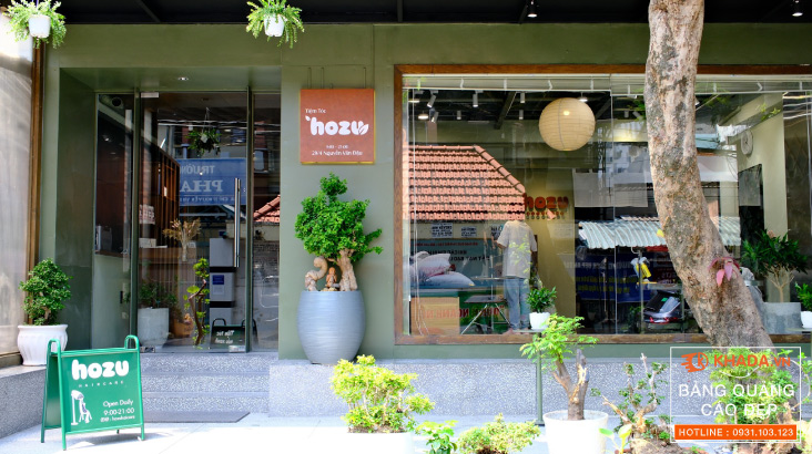 Bảng decor và chữ nổi rỉ sét gắn tường Hozu Hair Care | Khada Decor