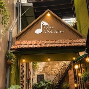 Decor Bảng Hiệu Gỉ Sét Tiệm Nhà Nâu Không Gian Ấm Áp Và Gần Gũi