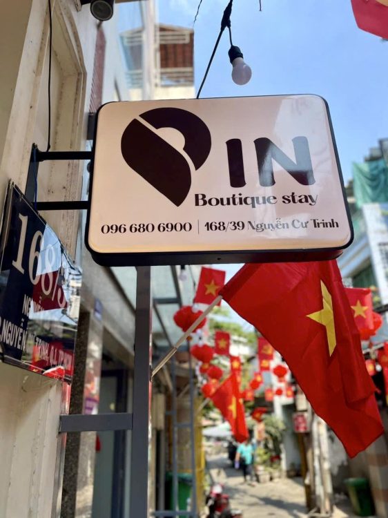Làm Bảng Hiệu Hộp Đèn – Biển Vẫy Rỉ Sét Cho Không Gian Đậm Chất Cổ Điển