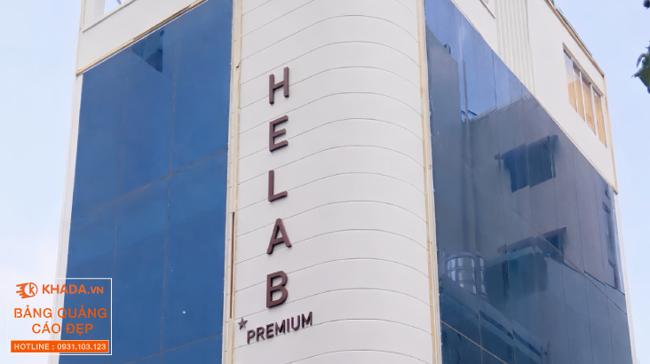 Thi công bảng hiệu chữ nổi công ty TNHH HELAB | Khada Decor