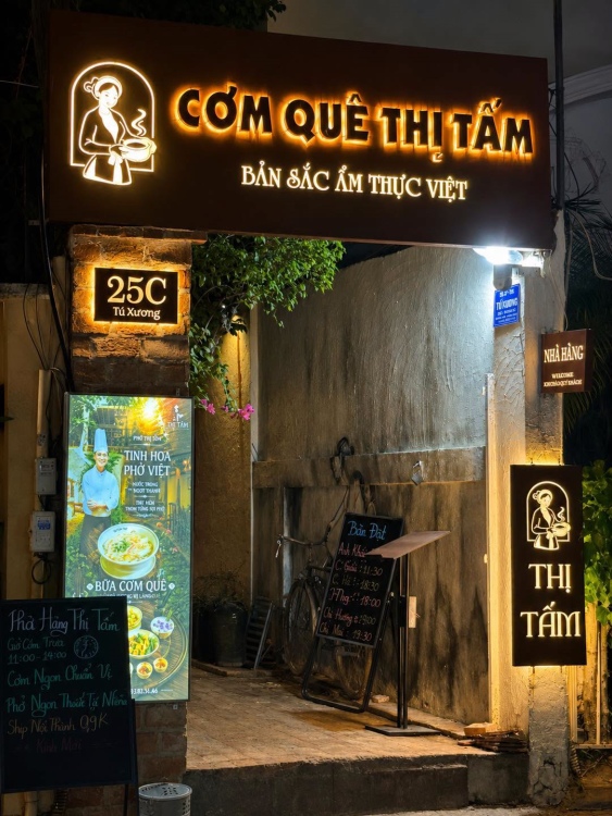 Thi công combo bảng hiệu rỉ sét mica âm đèn nhà hàng Thị Tấm Phường Xuân Hoà