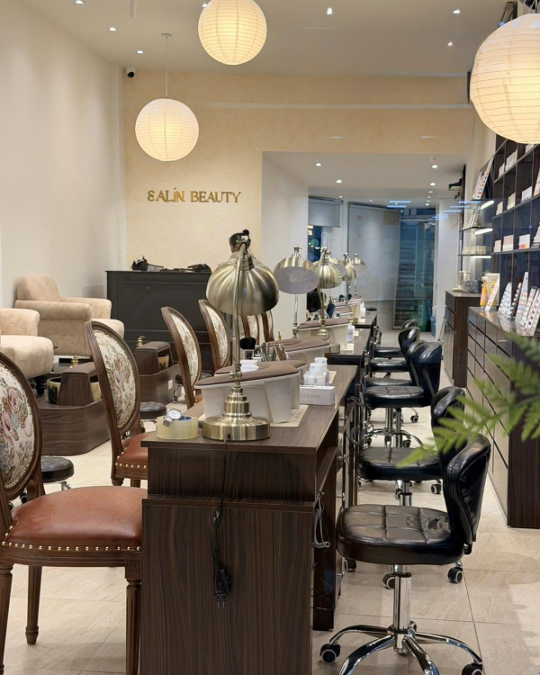 Thi công chữ nổi inox hộp đèn vô cực Salin Beauty Nail Tân Phú