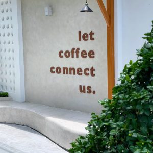 Bảng hiệu chữ nổi sơn rỉ sét | KHADA Decor