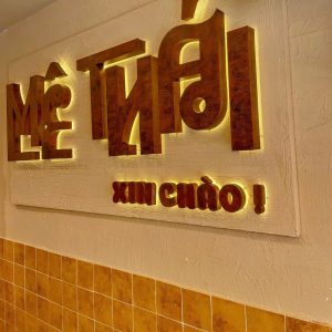 Bảng hiệu chữ nổi sơn rỉ sét | KHADA Decor