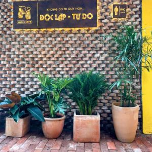 Bảng hiệu Hộp đèn sơn rỉ sét | KHADA Decor