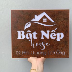 Bảng hiệu Hộp đèn sơn rỉ sét | KHADA Decor