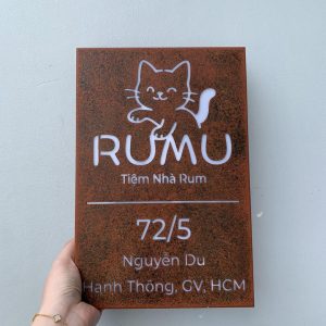 Bảng hiệu Hộp đèn sơn rỉ sét | KHADA Decor