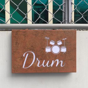 Bảng hiệu Hộp đèn sơn rỉ sét | KHADA Decor