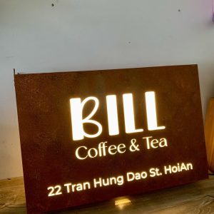 Bảng hiệu Hộp đèn sơn rỉ sét | KHADA Decor