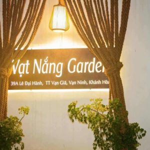 Bảng hiệu Hộp đèn sơn rỉ sét | KHADA Decor