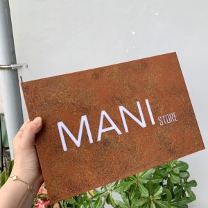 Bảng hiệu Hộp đèn sơn rỉ sét | KHADA Decor